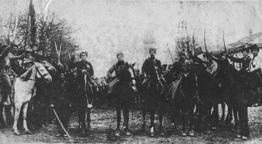 Shumovskys band of partisans 1918 By the time young Shumovsky joined the - фото 9