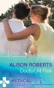 Alison Roberts Doctor at Risk обложка книги