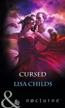 Lisa Childs Cursed обложка книги
