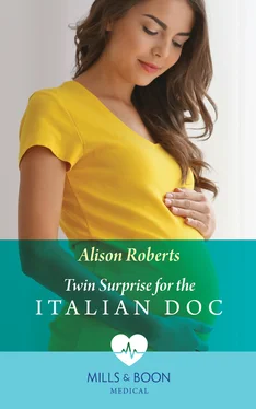Alison Roberts Twin Surprise For The Italian Doc обложка книги