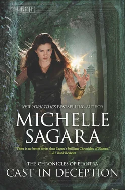 Michelle Sagara Cast In Deception обложка книги