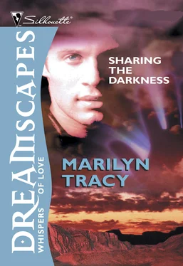 Marilyn Tracy Sharing The Darkness обложка книги