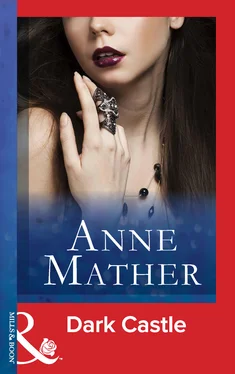 Anne Mather Dark Castle обложка книги