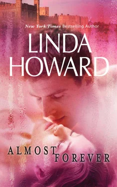 Linda Howard Almost Forever обложка книги