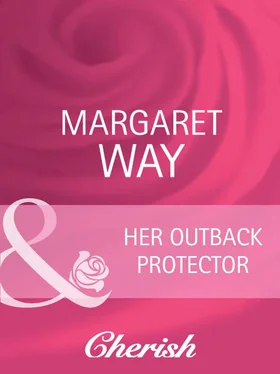 Margaret Way Her Outback Protector обложка книги