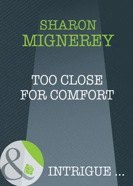 Sharon Mignerey Too Close For Comfort обложка книги
