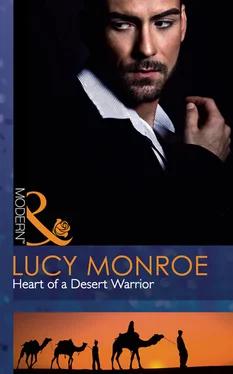 Lucy Monroe Heart of a Desert Warrior обложка книги