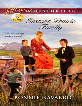 Bonnie Navarro Instant Prairie Family обложка книги