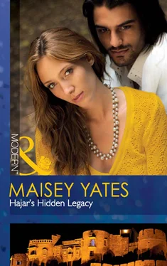 Maisey Yates Hajar's Hidden Legacy обложка книги