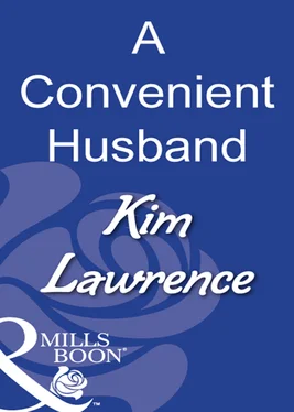 Kim Lawrence A Convenient Husband обложка книги