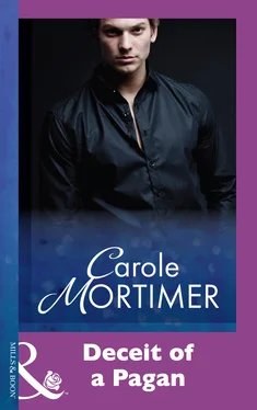 Carole Mortimer Deceit Of A Pagan обложка книги