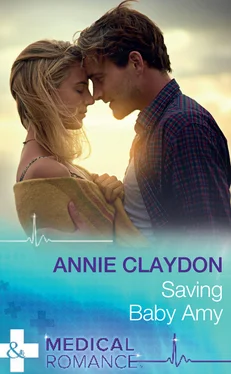 Annie Claydon Saving Baby Amy обложка книги