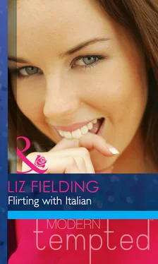 Liz Fielding Flirting with Italian обложка книги