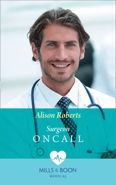 Alison Roberts Surgeon On Call обложка книги