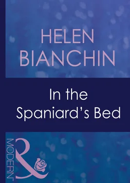 Helen Bianchin In The Spaniard's Bed обложка книги