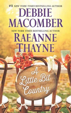 Debbie Macomber A Little Bit Country обложка книги