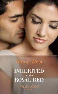 Annie West Inherited For The Royal Bed обложка книги