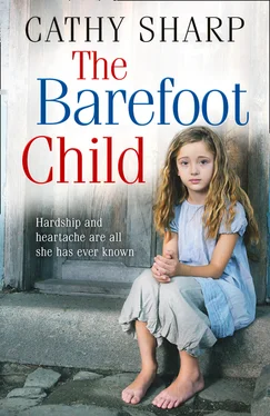 Cathy Sharp The Barefoot Child обложка книги