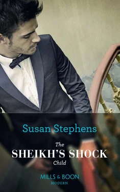 Susan Stephens The Sheikh's Shock Child обложка книги