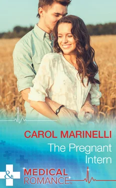 Carol Marinelli The Pregnant Intern обложка книги