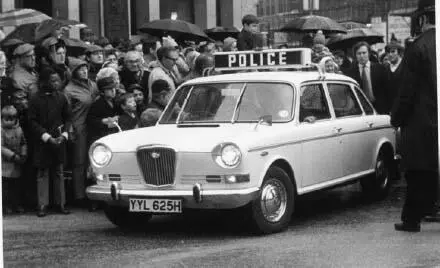 The last Wolseleys used as liveried police cars were 1885 S Mk2 models used by - фото 15
