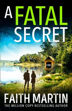 Faith Martin A Fatal Secret обложка книги