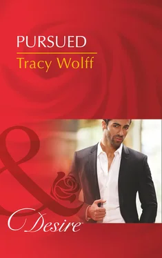 Tracy Wolff Pursued обложка книги