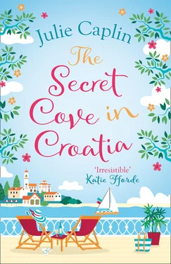 Julie Caplin The Secret Cove in Croatia обложка книги