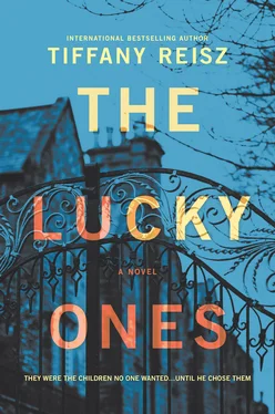 Tiffany Reisz The Lucky Ones обложка книги