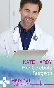 Kate Hardy Her Celebrity Surgeon обложка книги