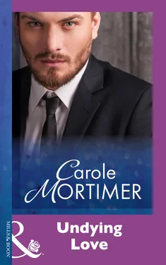 Carole Mortimer Undying Love обложка книги