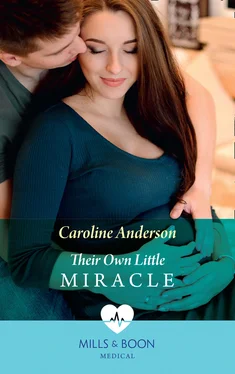 Caroline Anderson Their Own Little Miracle обложка книги