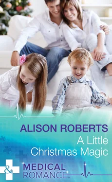 Alison Roberts A Little Christmas Magic обложка книги