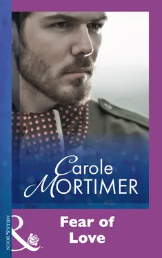 Carole Mortimer Fear Of Love обложка книги