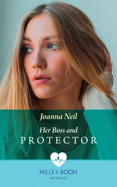 Joanna Neil Her Boss and Protector обложка книги