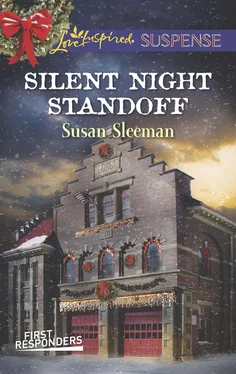 Susan Sleeman Silent Night Standoff обложка книги