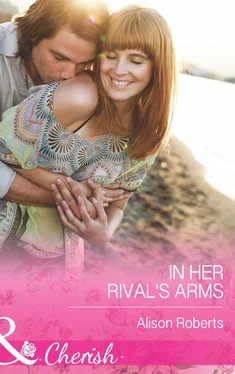 Alison Roberts In Her Rival's Arms обложка книги