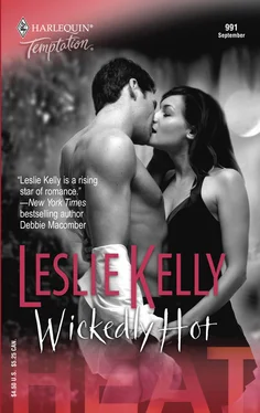 Leslie Kelly Wickedly Hot обложка книги