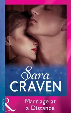 Sara Craven Marriage At A Distance обложка книги