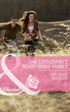 Michelle Douglas The Cattleman's Ready-Made Family обложка книги