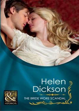 Helen Dickson The Bride Wore Scandal обложка книги