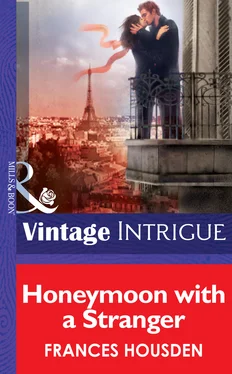 Frances Housden Honeymoon With A Stranger обложка книги