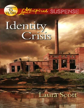Laura Scott Identity Crisis обложка книги