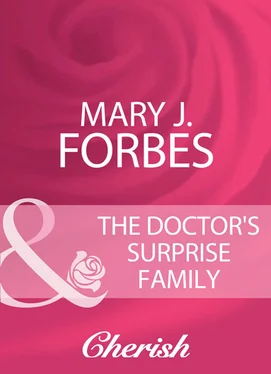 Mary J. The Doctor's Surprise Family обложка книги
