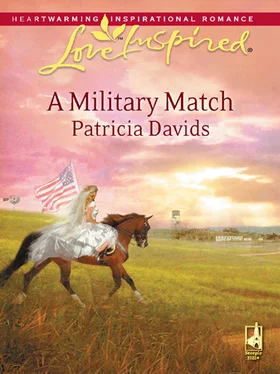 Patricia Davids A Military Match обложка книги