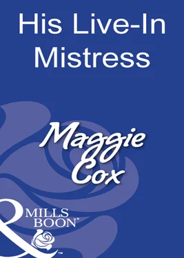 Maggie Cox His Live-In Mistress обложка книги