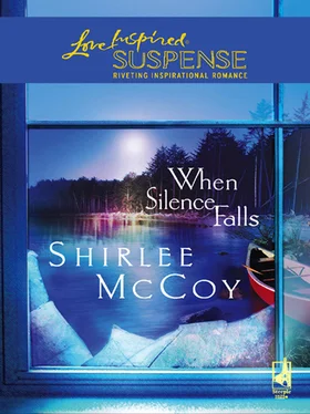 Shirlee McCoy When Silence Falls обложка книги