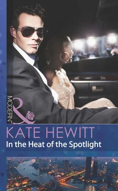 Kate Hewitt In the Heat of the Spotlight обложка книги
