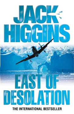 Jack Higgins East of Desolation обложка книги