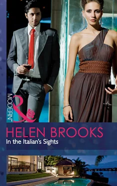 Helen Brooks In the Italian's Sights обложка книги